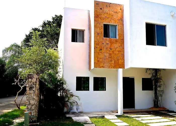 Villa Selvatica Con Piscina En *