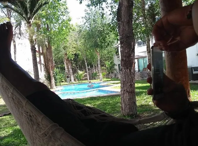 Selvatica Con Piscina En *
